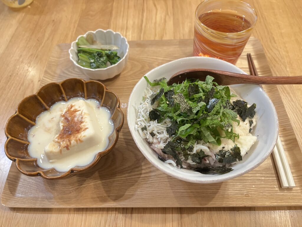 釜揚げシラスととろろ丼